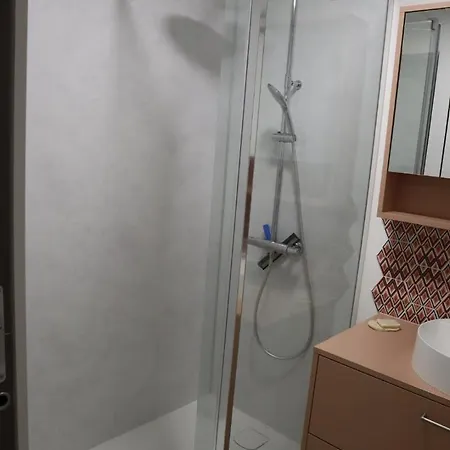 Séjour chez l'habitant Chambre, Entree Independante, Sdb Privee Cugand